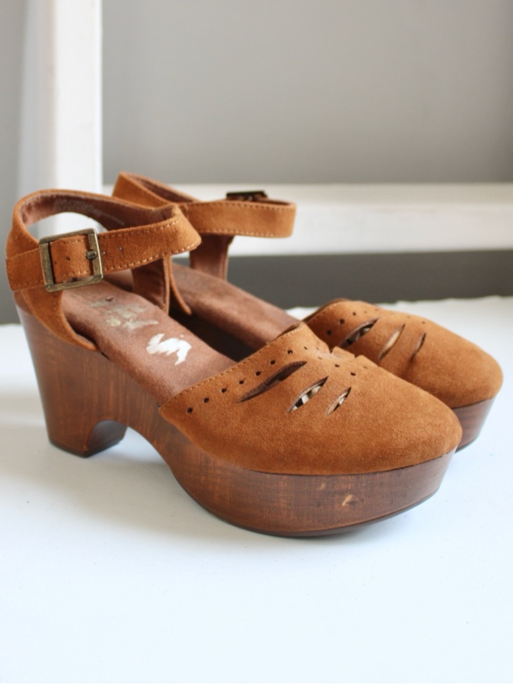 Cliffs by White Mountain Cassidy Brown Faux Suede Heeled Cushioned Clogs sz 5.5 - Picture 2 of 10